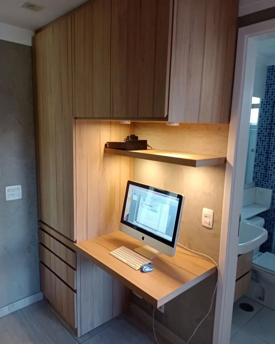 Home office planejado em madeirado